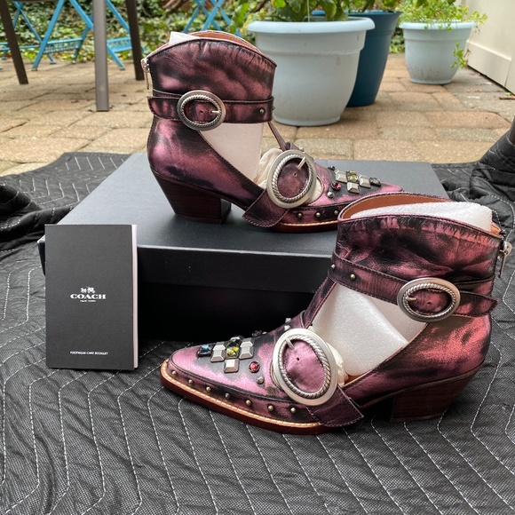 New in Box Coach Cut Out Western Creeper Bootie - Picture 3 of 8